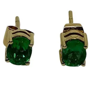 Topos de oro con esmeraldas colombianas de Muzo, diseño elegante y sofisticado.
